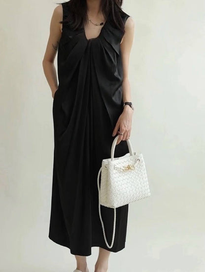 BOTTEGA 
GOOD QUALITY WITH BOX 
115 dhs✅
Size: 25cm

Zain295
♥️♥️♥️