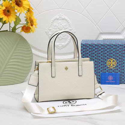 TORY BURCH
Best quality WITH BOX
110 dhs✅
size 24CM

Zain290
♥️♥️♥️