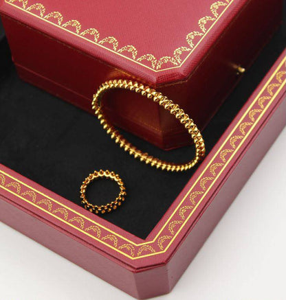 CARTIER FULL SET❤️‍🔥*
Necklace 💥
Earring 🦋
Bangle ✨
Ring 💍 available size👇
6,7,8,9,10
Master quality 💯
With normal boxes 🗃️ 
180 dhs💓
With master box 📦 
230 dhs💓

Zain216
♥️♥️♥️