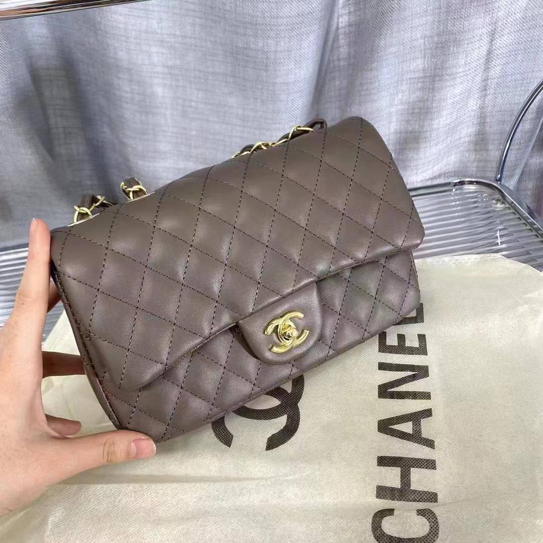 Chanel


With box 🎁🎁🎁

75 dhs❣️

Zain50
♥️♥️♥️