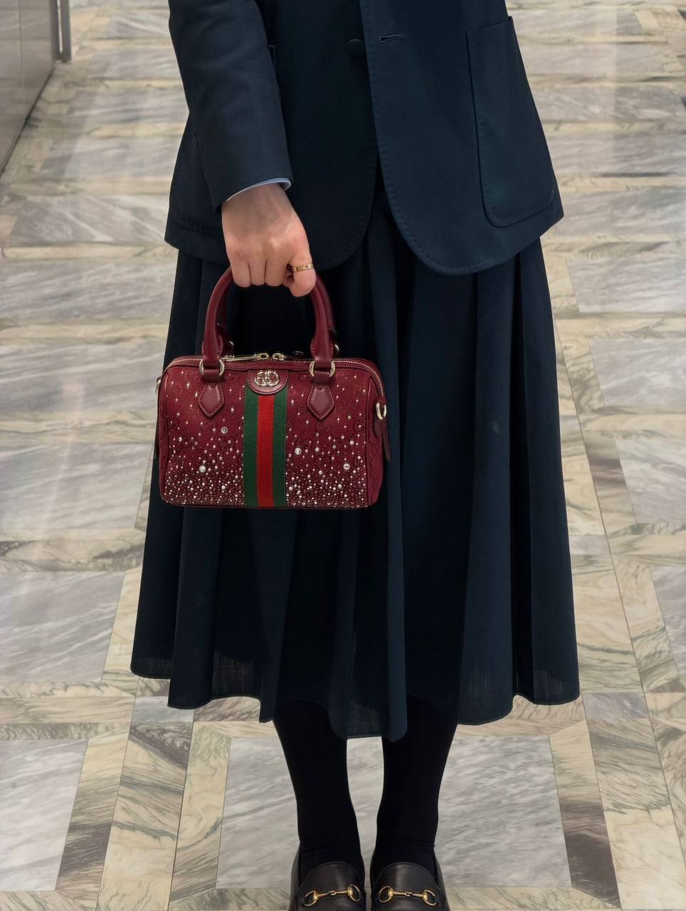 GUCCI

 COPY ONE

 WITH BOX 

155 dhs✅

Size:25cm

Zain39
♥️♥️♥️