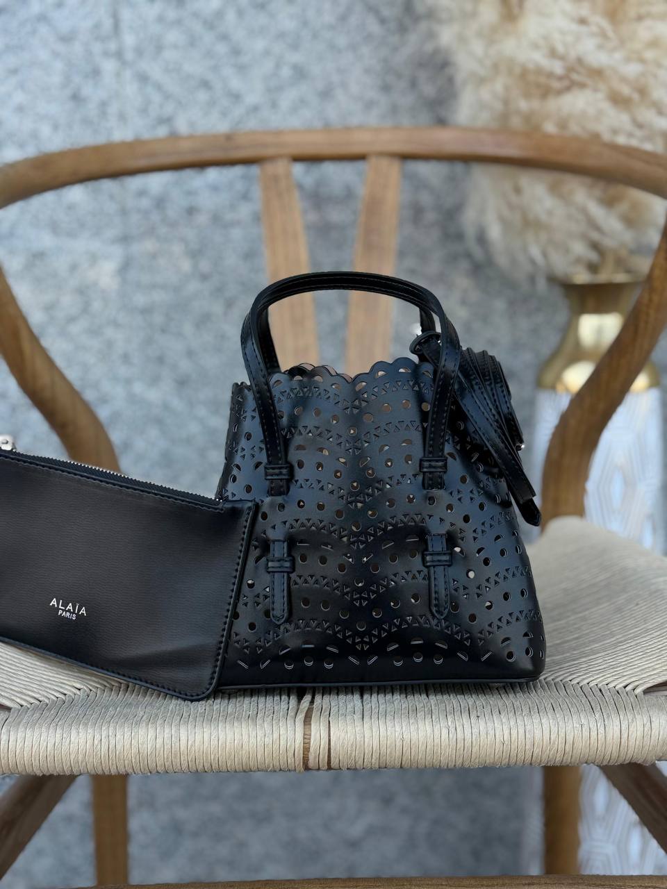 ALAIA
17cm
300 dhs✅
20cm
310 dhs✅
Top quality 
With box🎁

Zain167
♥️♥️♥️