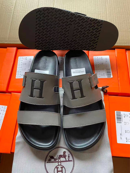 Hermes men slipper,
High Quality New Arrived, 
Size 40 To 45

105 dhs🇦🇪🇦🇪

Zain120
♥️♥️♥️