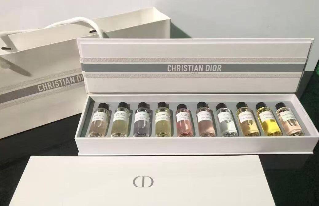 Dior Box
90 dhs❣️
7.5 ML

Zain238
♥️♥️♥️