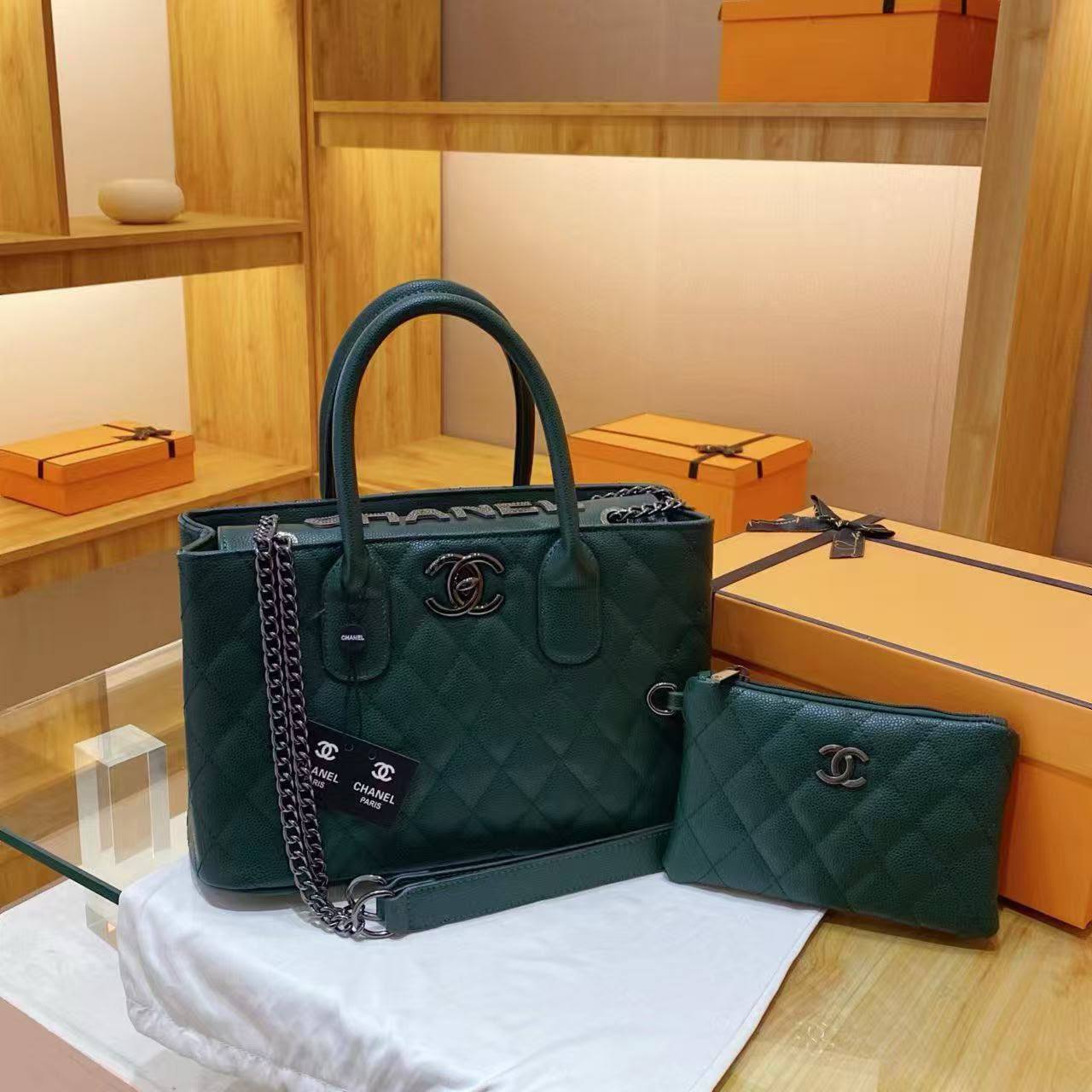 Chanel
Size   33×21×14cm
120 dhs🇦🇪🇦🇪
High quality

Zain04
♥️♥️♥️
