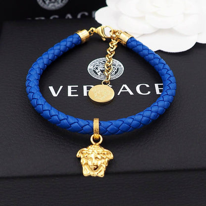 VERSACE 
Bracelet ✨
For men🍁
Master quality 💯
With normal boxes 📦 
45 dhs🇦🇪🇦🇪

Zain216
♥️♥️♥️