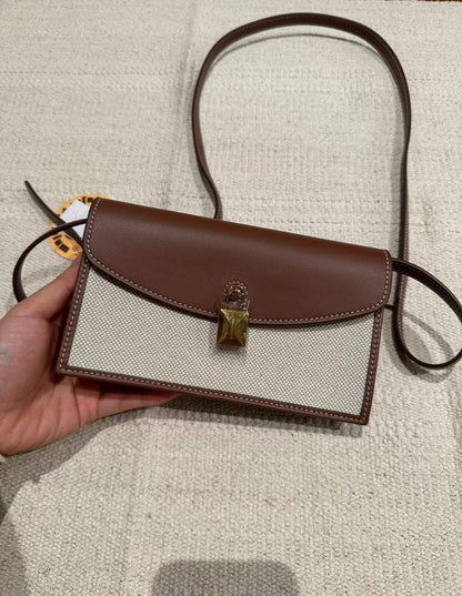 Loro Piana
95 dhs✅
Good-quality 

with box
🎁🎁🎁

Zain35
♥️♥️♥️