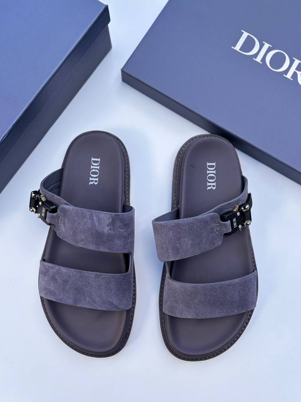 Dior men slipper
130 dhs❤️
Size 40-45

Zain55
♥️♥️♥️
