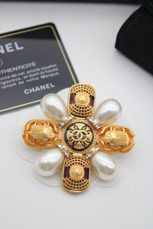 Broach

80 dhs 

Zain122
♥️♥️♥️