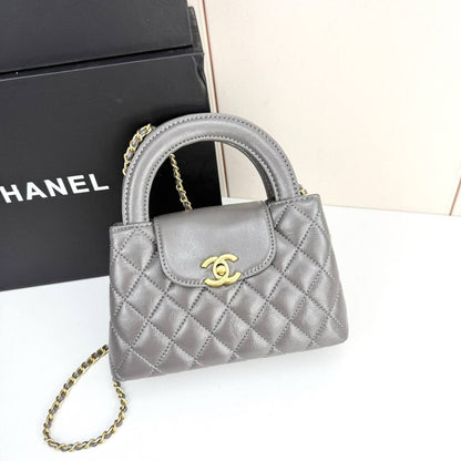 Chanel
Master
22cm

with box
🎁🎁🎁

250 dhs💓

Zain228
♥️♥️♥️