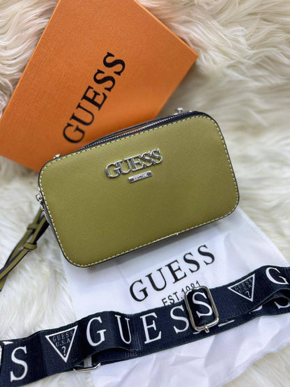 Guess cross
Size : 19 * 11 * 7 cm
60 dhs🪙💕
with box🎁

Zain115
♥️♥️♥️
