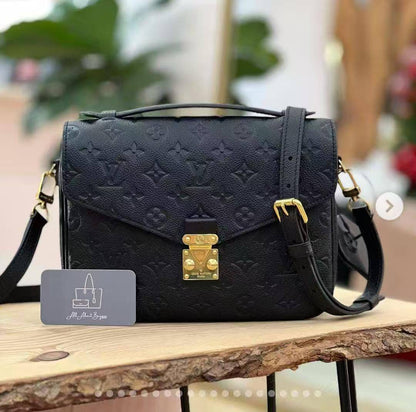 LV 
Master
420 dhs💓
#25cm…..❤️❤️

Zain228
♥️♥️♥️