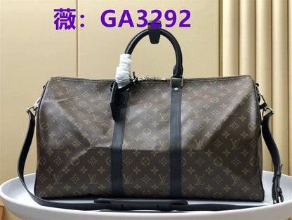 LV Travel bag 
High quality 
Size 55cm
120 dhs✅

Zain70
♥️♥️♥️