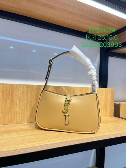 YSL

75 dhs🪙🌺

With box
🎁🎁🎁

25 cm 💐💐

Zain219
♥️♥️♥️