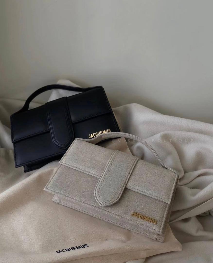 Jacquemus
110 dhs🪙🌨️
size：22CM
Good quality 

with box
🎁🎁🎁

Zain35
♥️♥️♥️
