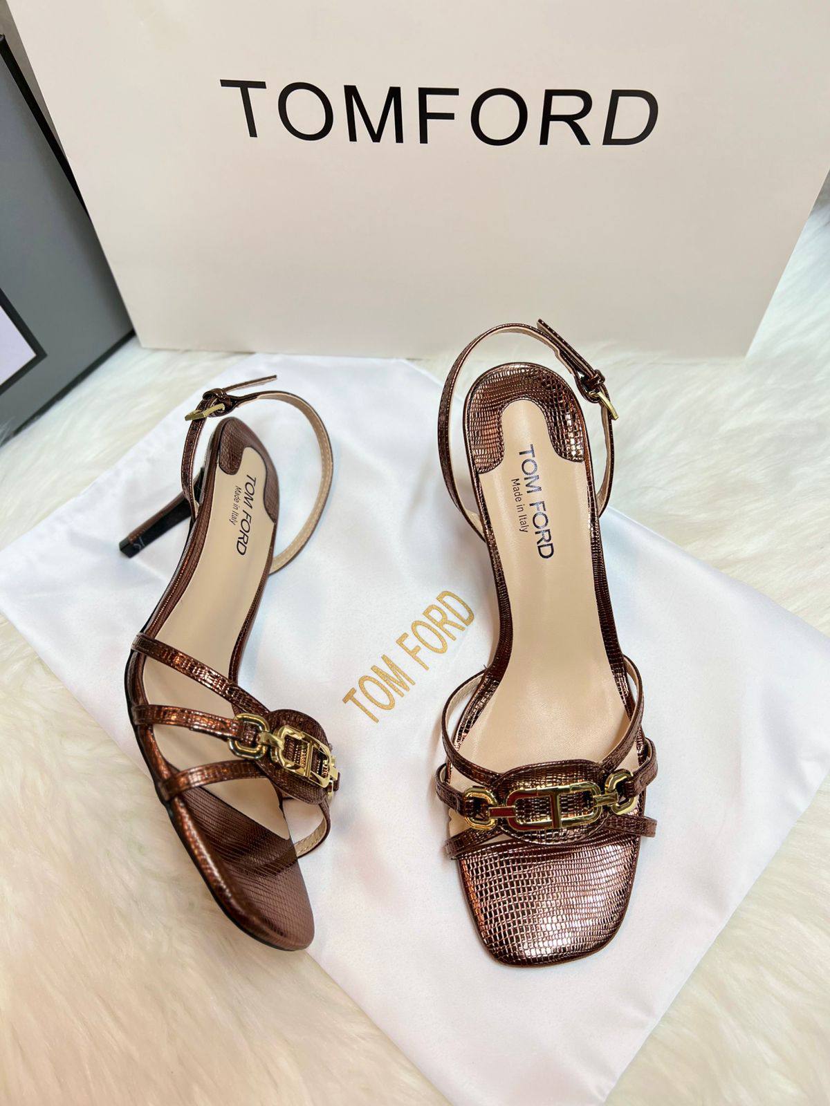 TOMFORD 
150 dhs❣️
SIZE 36-41 

Zain88
♥️♥️♥️