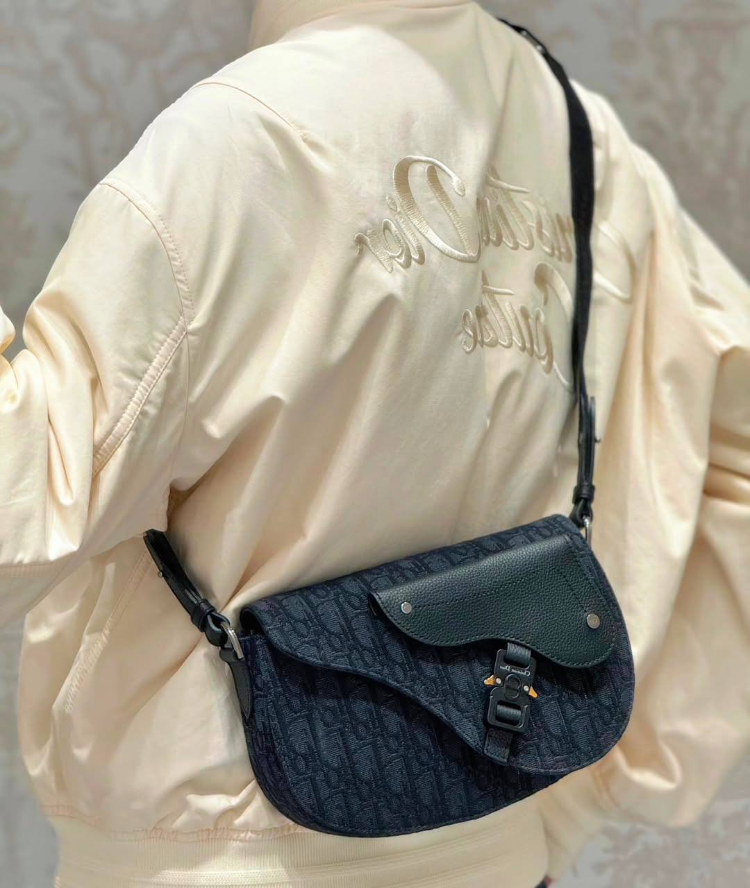 Dior
100 dhs✅
High-quality with box

Zain35
♥️♥️♥️