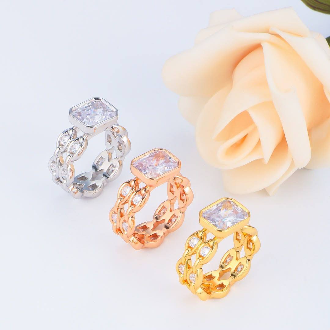 APM SET 
Necklace 🦋
Earring💥
Ring 💍 available size👇
6,7,8,9
Master quality 💯
With normal boxes 🗃️ 
170 dhs🇦🇪🇦🇪

With master box 📦 
190 dhs🇦🇪🇦🇪

Zain216
♥️♥️♥️