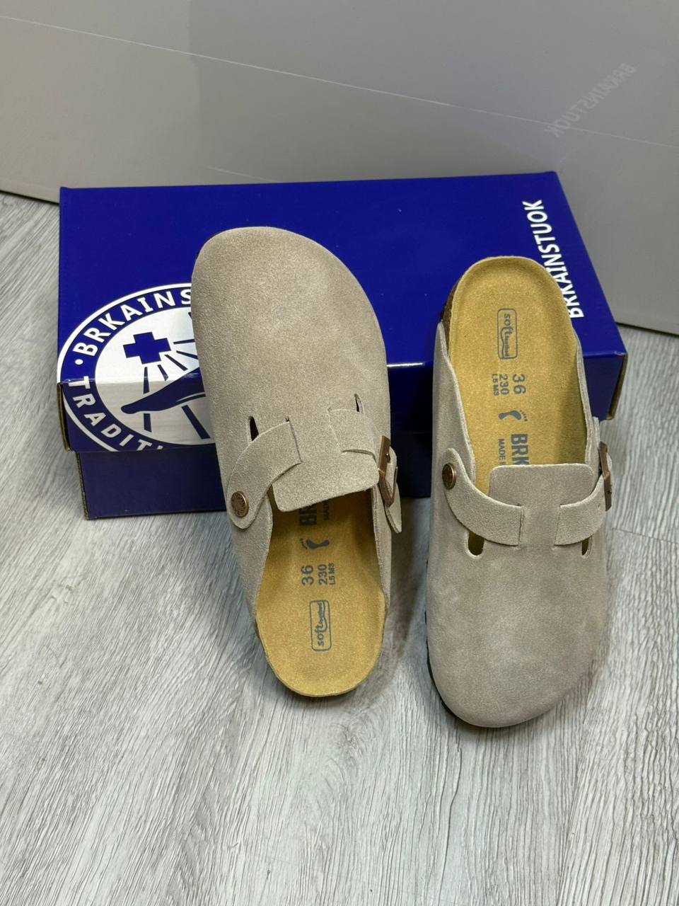 BRKAINSTUOK
LEATHER SLIPPER 
GOOD QUALITY 
*105 DHS*🪙🌨️
Size 36 to 41

Zain40
♥️♥️♥️