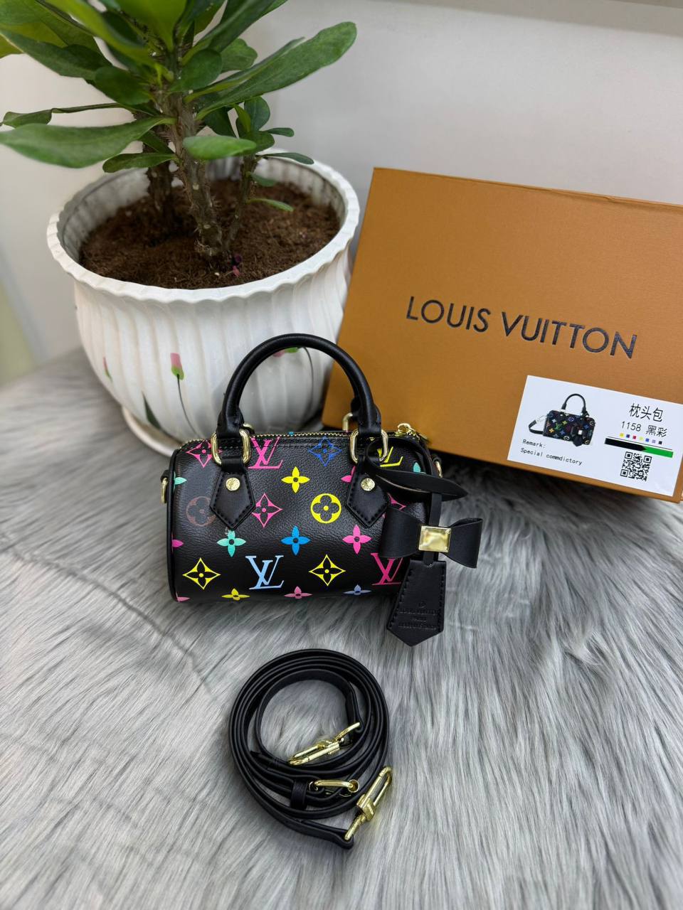 LV
SIZE  ………  17CM 🥰
80 dhs🪙💕
with BOX🌷
🎁🎁🎁

Zain51
♥️♥️♥️