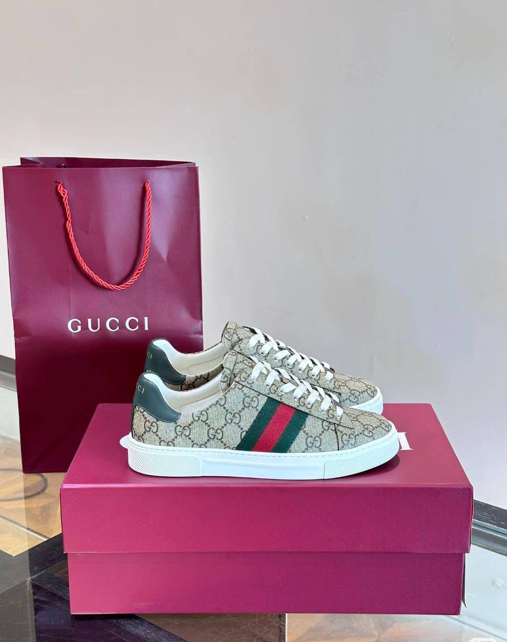 GUCCI SHOES 
130 dhs🪙💚
Size 36 TO 42

Zain40
♥️♥️♥️