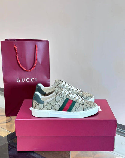 GUCCI SHOES 
130 dhs🪙💚
Size 36 TO 42

Zain40
♥️♥️♥️