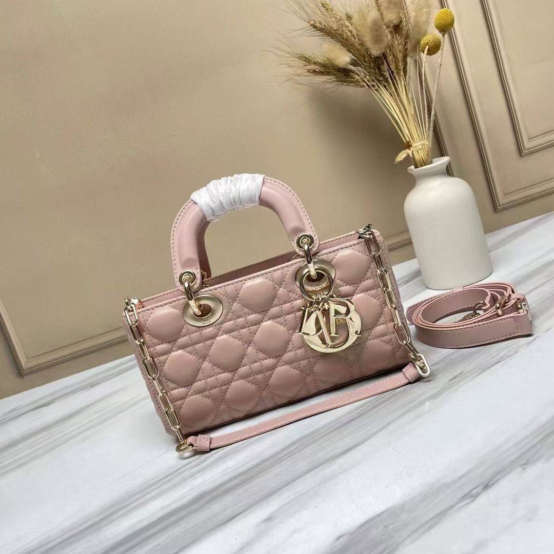 Dior
master💓
300 dhs✅

Zain153
♥️♥️♥️