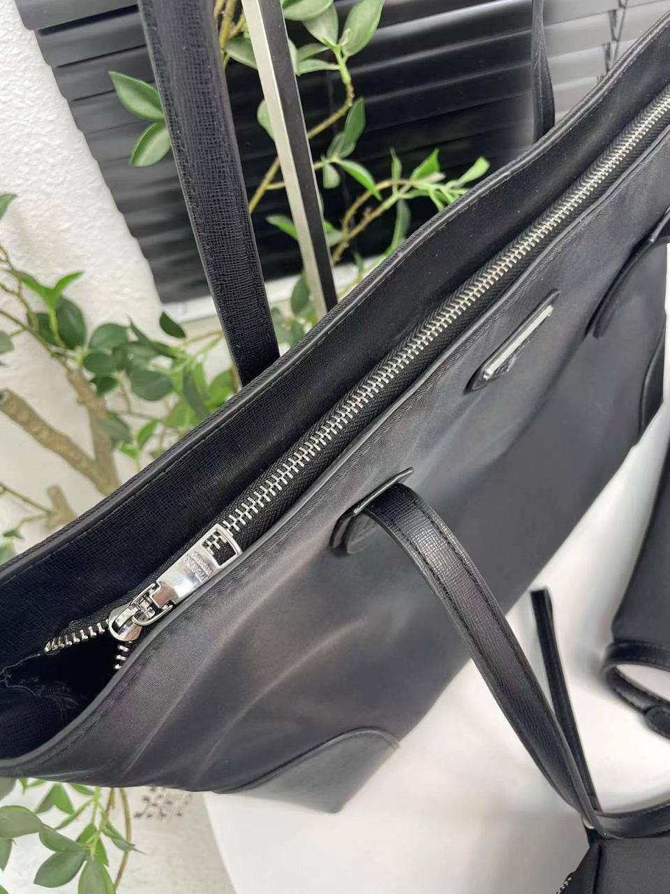 Prada
41*26*11cm
3 in 1
95 dhs❤️

Zain17
♥️♥️♥️