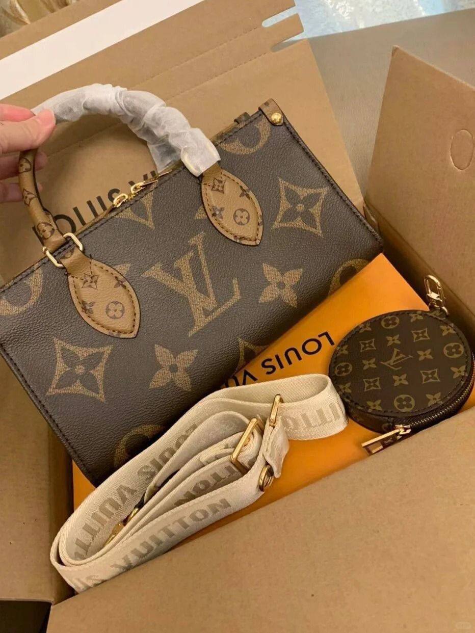 LV
80 dhs❤️
With box

Zain219
💚💚💚
