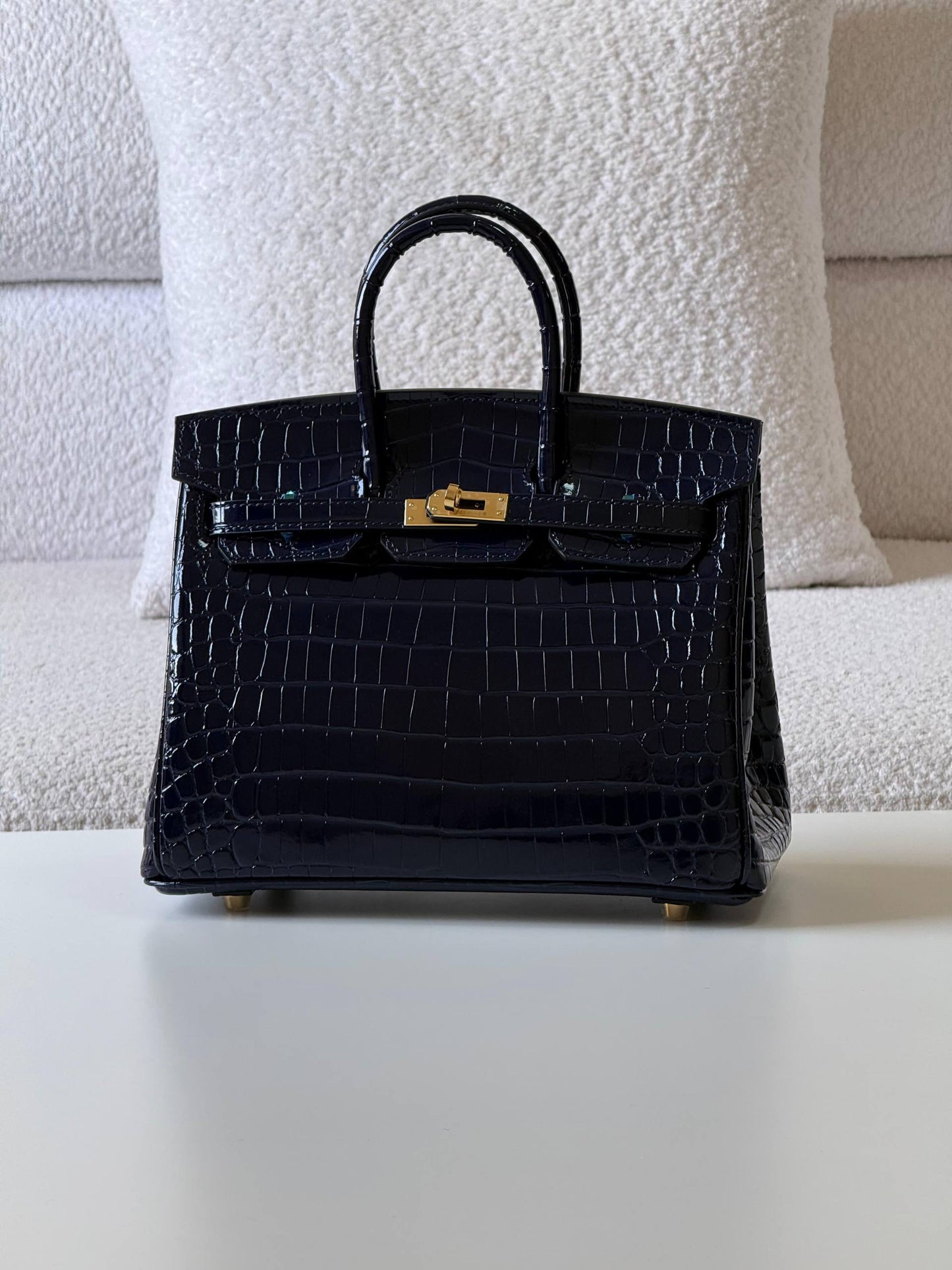 Hermes

birkin croc 25cm💥
Master quality ✅
with box📦

780 dhs❣️

Zain52
♥️♥️♥️