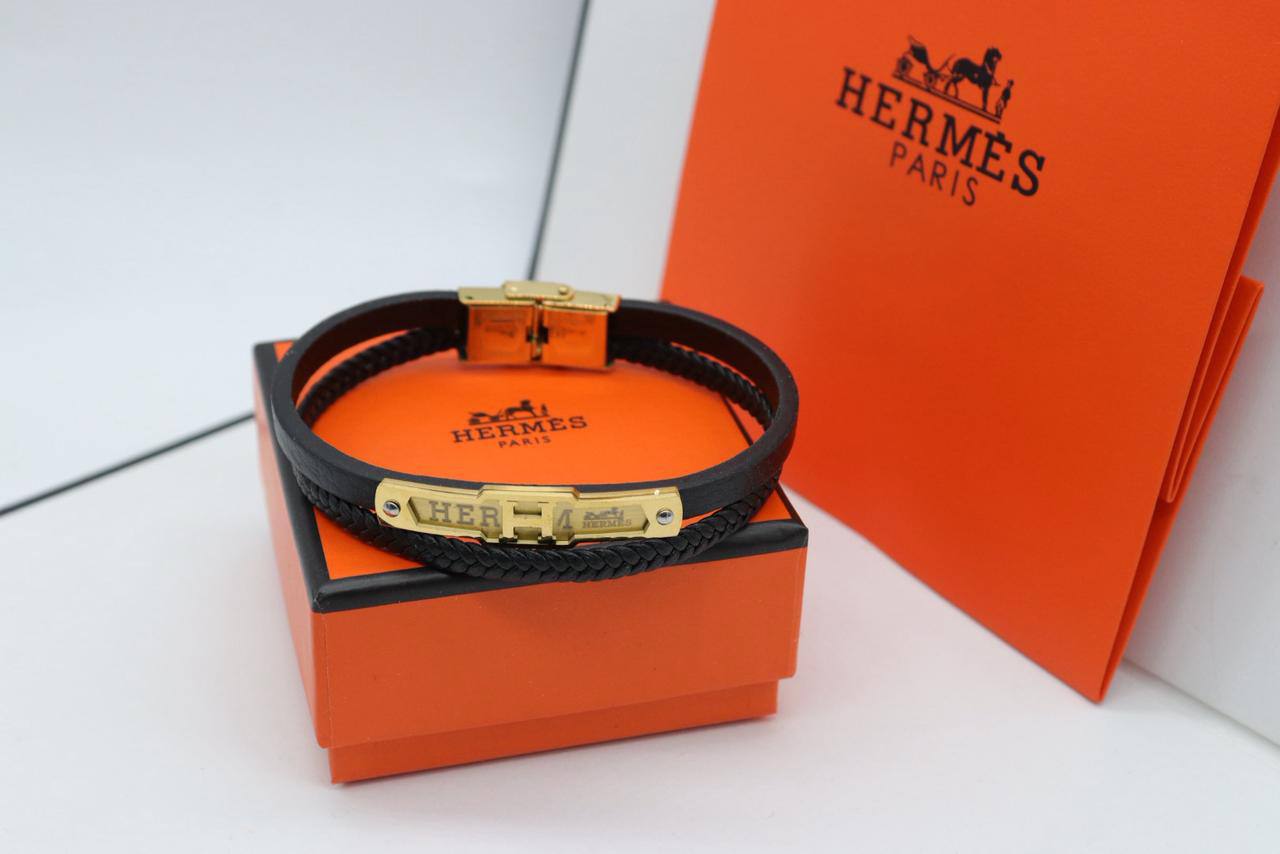 Bracelet 
55 dhs💓
+Box and paper bag🎁

Zain33
♥️♥️♥️