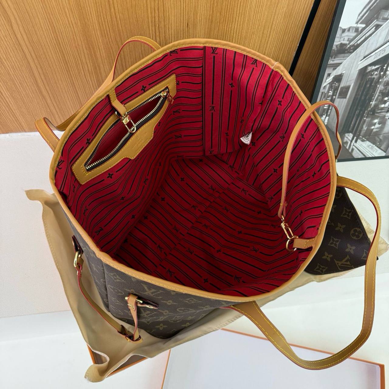 LV

90 dhs💓

43*33*29

with  box
🎁🎁🎁

Zain07
♥️♥️♥️