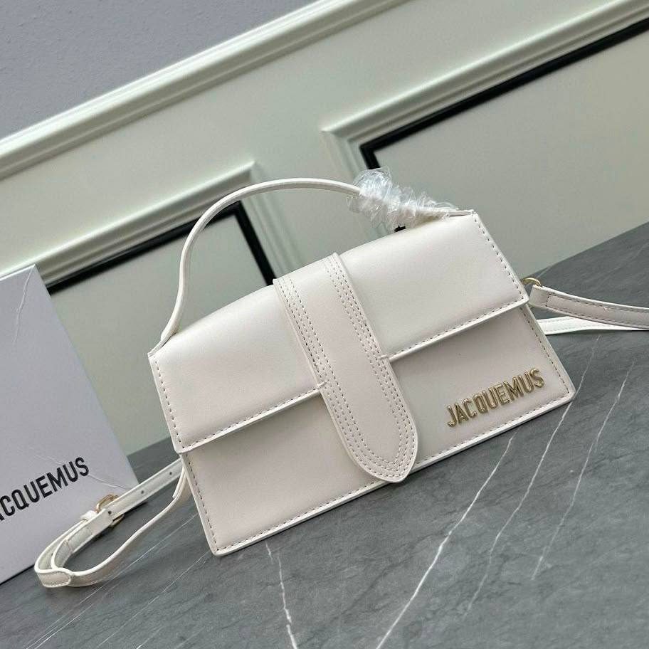 JACQUEMUS 

COPY ONE 

RESTOCK 

WITH BOX 

BIG SIZE  220 DHS……
(Leather)

Zain295
♥️♥️♥️♥️
