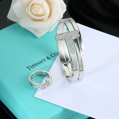 Tiffany ❤️‍🔥*
Bangle ✨
Ring 💍 available size 👇
6,7,8,9
Master quality 💯
With normal boxes 🗃️ 
110 dhs🇦🇪
With master box 📦 
135 dhs🇦🇪

Zain216
♥️♥️♥️