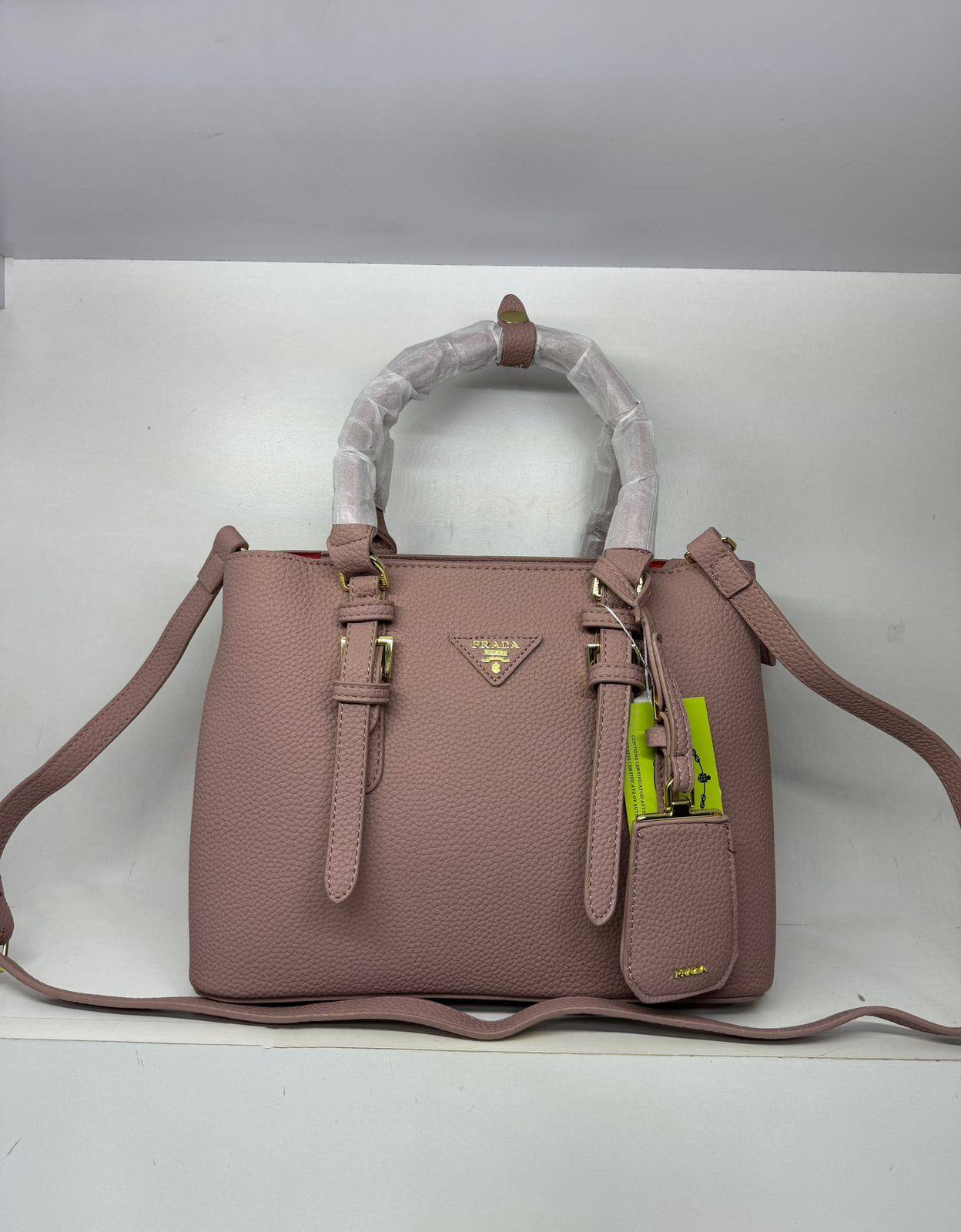 Prada
High quality
100 dhs✅

Zain50
♥️♥️♥️