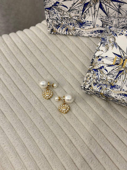 DIOR 🤍
* ⁠↗️ *Super Master Quality ®️*⬆️
* DIOR Petit CD Baroque Heart 🤍 m PENDANT & EARINGS

*170 dhs✅*  with *Normal* Box & Bag
*190 dhs✅*  with2 *Orignal* Packaging 🎁

Zain209
♥️♥️♥️