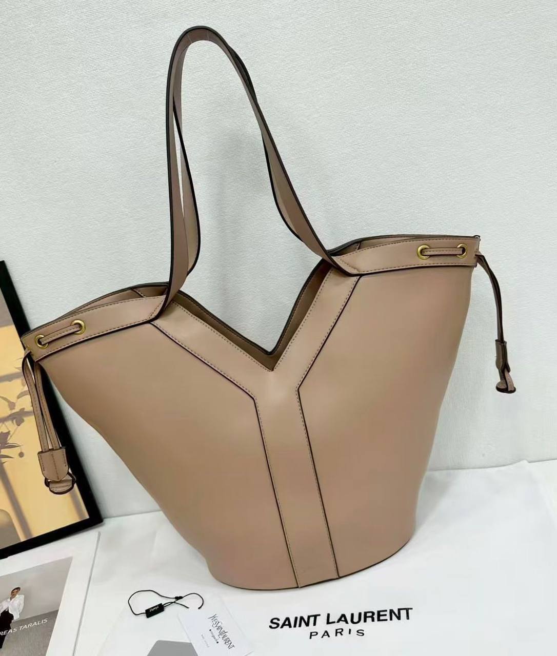 YSL
52*35*15 cm
95 dhs🇦🇪

Zain17
♥️♥️♥️