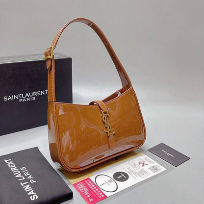 YSL 
 GOOD QUALITY
 WITH BOX 
🎁🎁🎁

110 dhs✅

Zain295
♥️♥️♥️