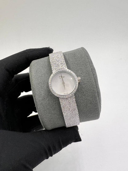 Dior

with box 
280 dhs🇦🇪🇦🇪

19mm

Zain85
♥️♥️♥️