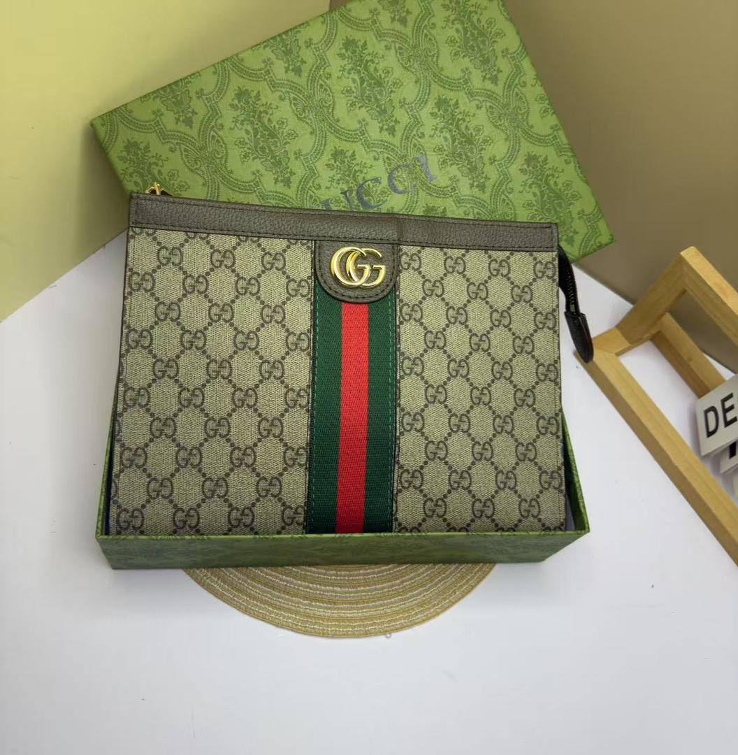 Pouch
65 dhs✅
with box🎁🎁🎁

size 27×5×21cm

Zain42
♥️♥️♥️
