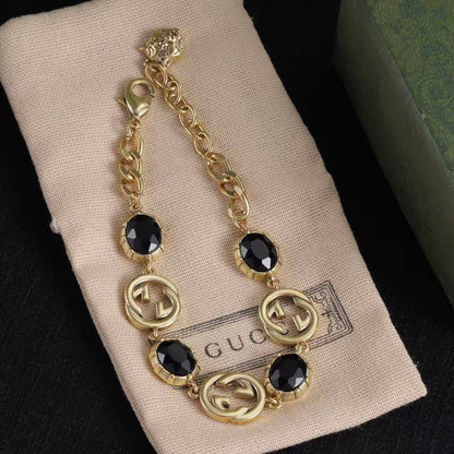 Gucci Set 
Necklace 🍁
Bracelet ❣️
Earring ✨
Master quality 💯
With normal boxes 🗃️ 
130 dhs💓
With master box 📦 
140 dhs💓

Zain216
♥️♥️♥️