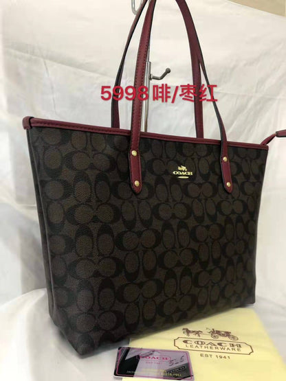 Coach
90 dhs✅
size 42cm

Zain26
♥️♥️♥️