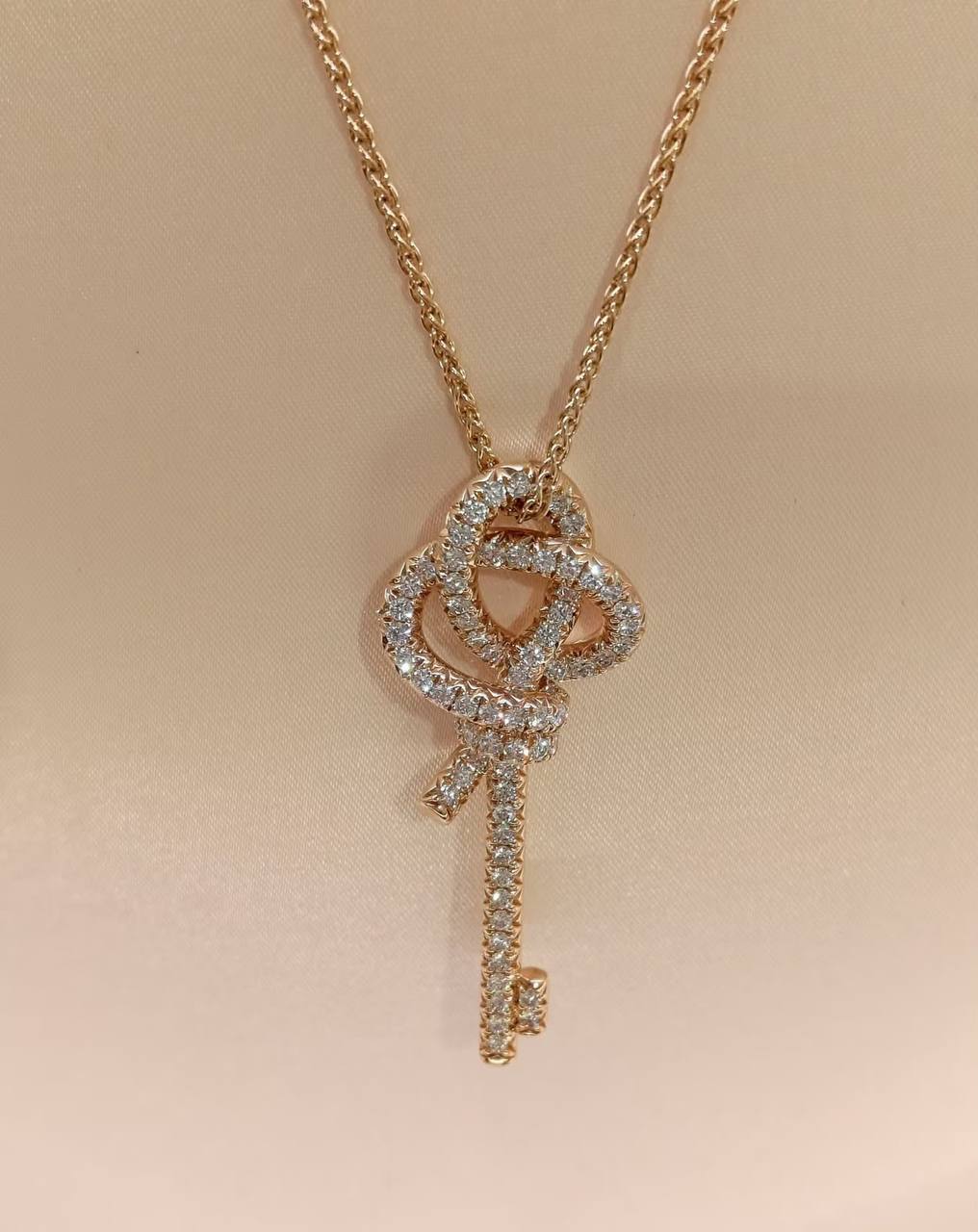 Tiffany ❤️‍🔥*
Necklace ✨
Master quality 🐦‍🔥
With normal boxes 📦 
55 dhs✅
With master box 🗃️ 
95 dhs✅

Zain216
♥️♥️♥️