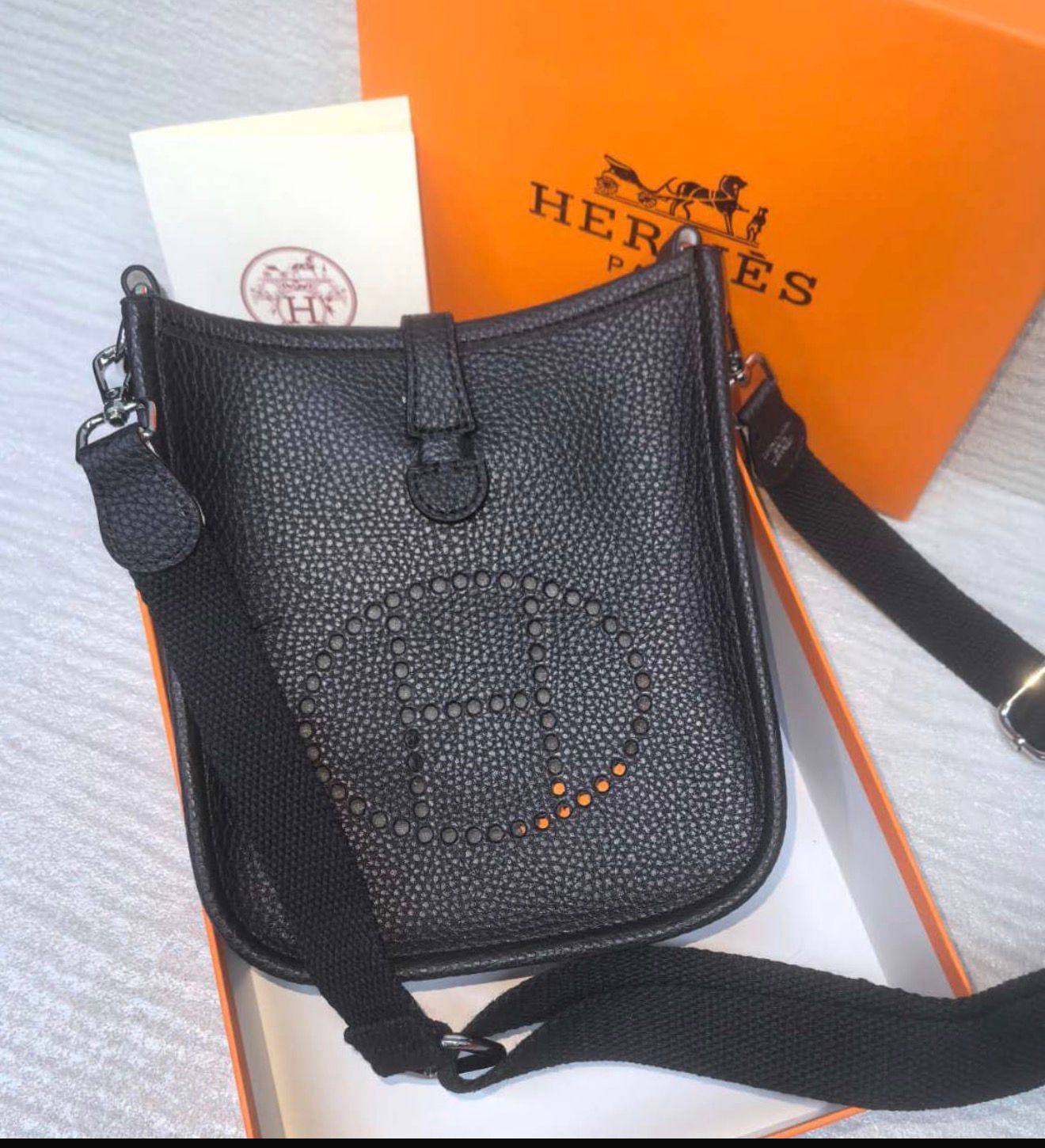 Hermes 

Good Quality 

With Box 
🎁🎁🎁

85 dhs❤️

Zain250
♥️♥️♥️