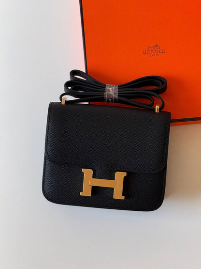 Hermes
constance 18cm 👌Master quality ✅with box📦
340 dhs✅

Zain52
♥️♥️♥️