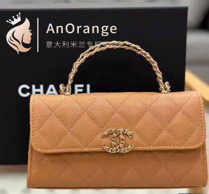 Chanel
100 dhs✅
With box

Zain219
♥️♥️♥️