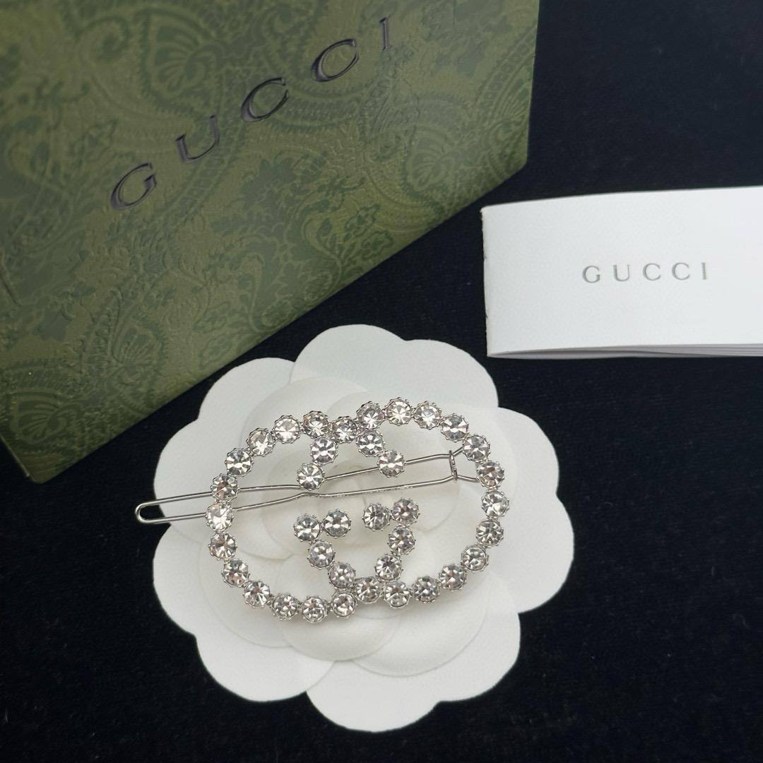 HAIR CLIP
MASTER✨
55 DHS✅
WITH BOX AND PAPER BAG🎁🛍️

Zain89
♥️♥️♥️