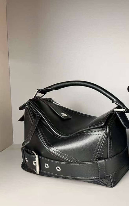 Loewe Master
350 dhs🪙🌺
26 CM

Zain10
♥️♥️♥️