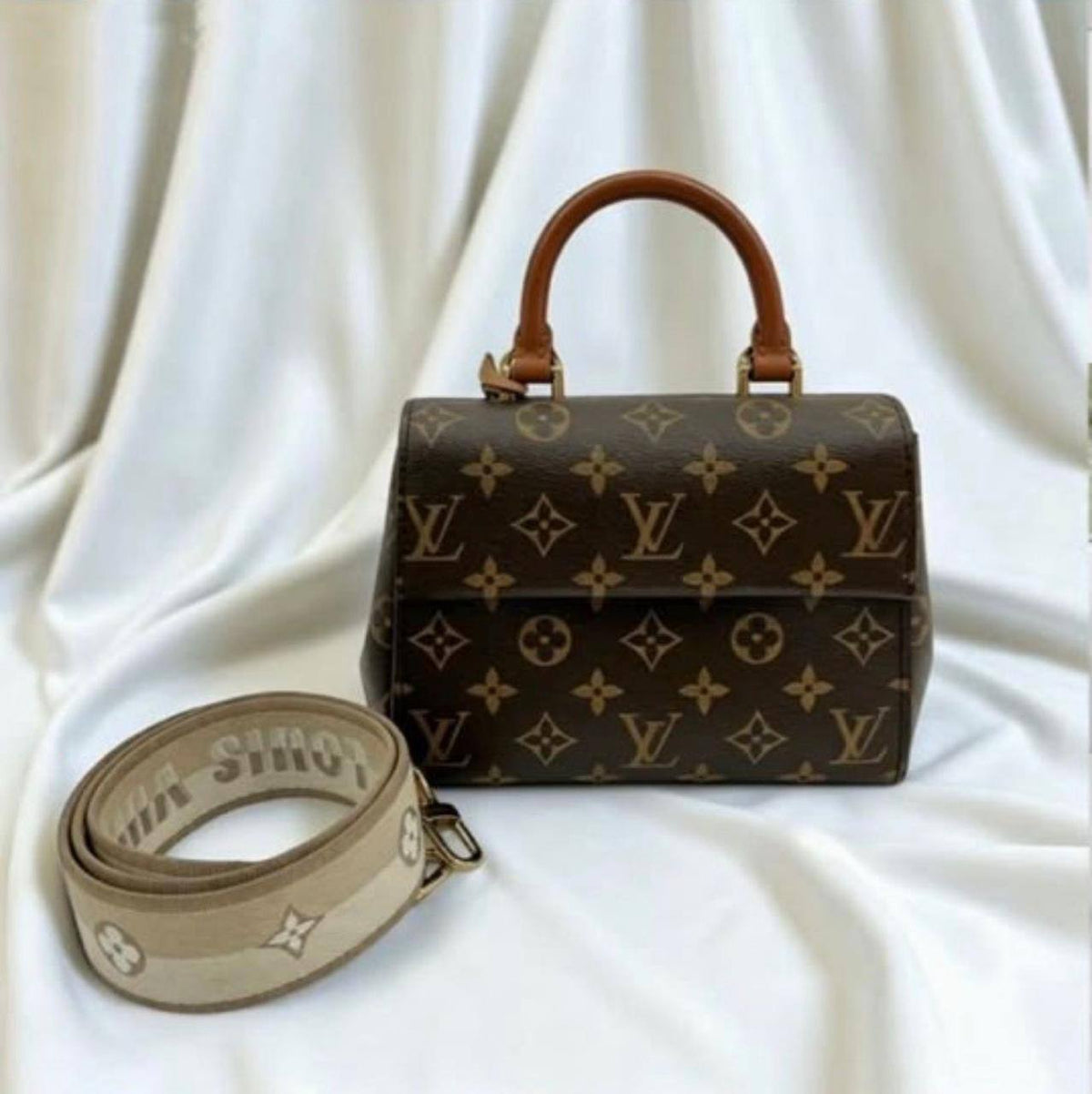 LV

105 dhs🇦🇪🇦🇪🇦🇪

High-quality 

with box
Zain35
♥️♥️♥️