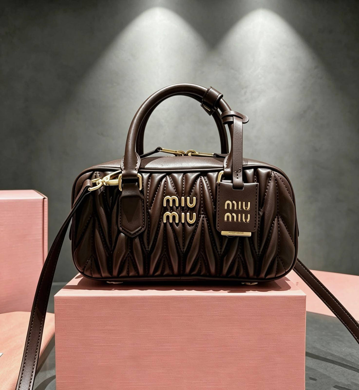 MIU MIU 

NEW CAME 
HIGH QUALITY 

WITH BOX 
115 dhs🇦🇪🇦🇪

Zain39
♥️♥️♥️